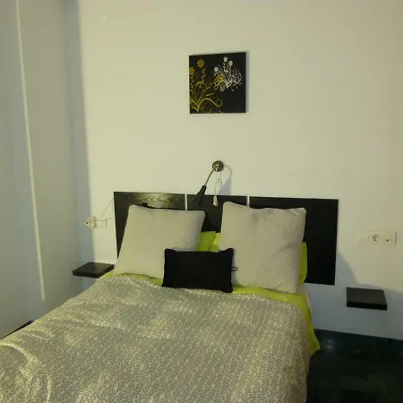 Aparment In Historical & Commercial Center 5minutes Walking To The Alcazar Apartment Cordoba