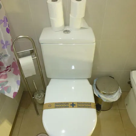 Aparment In Historical & Commercial Center 5minutes Walking To The Alcazar Apartment *