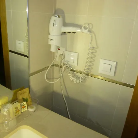 Aparment In Historical & Commercial Center 5minutes Walking To The Alcazar Apartment *